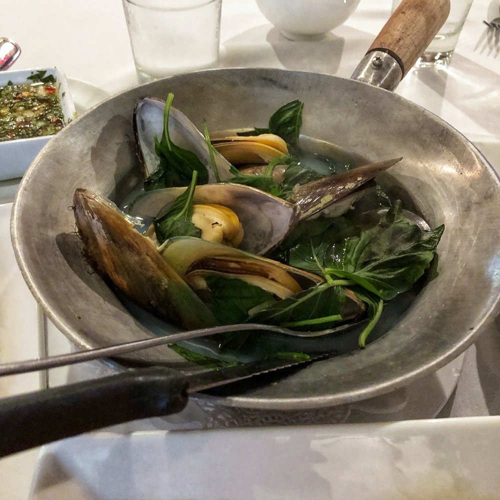 Order 71. Hoi Op - Steamed Mussels ‐Thai Herbs food online from New Krung Thai store, San Jose on bringmethat.com