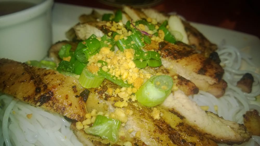 Order 27. CHAR-GRILLED CHICKEN, EGGROLL & VERMICELLI NOODLES food online from OB Noodle House store, San Diego on bringmethat.com