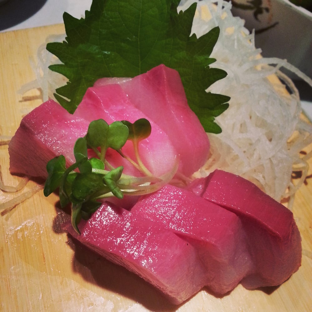 Order Hamachi Sashimi Appetizer food online from Arigato Sushi store, Sacramento on bringmethat.com