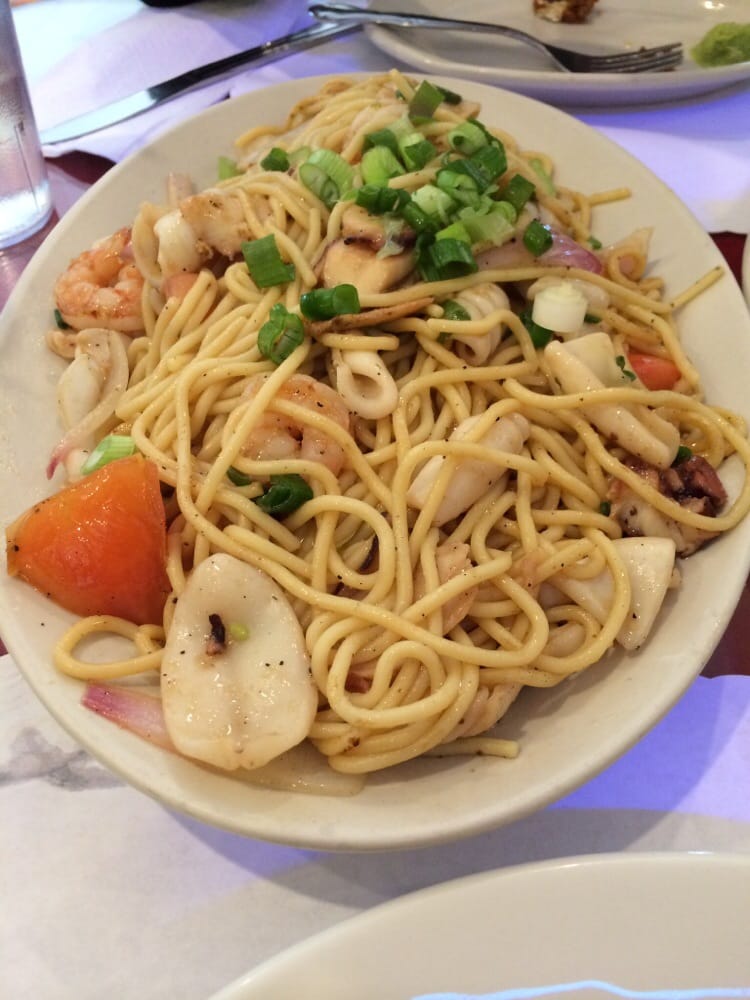 Order 35. TALLARIN DE MARISCOS food online from Mario's Peruvian & Seafood store, Los Angeles on bringmethat.com