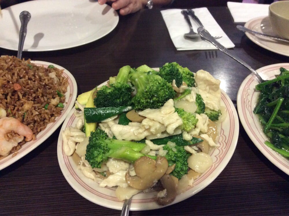 Order MOO GOO GAI PAN food online from Royal Mandarin Restaurant store, National City on bringmethat.com