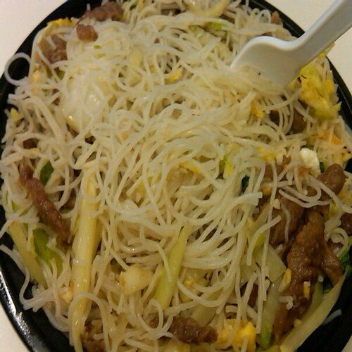 Order Beef Chow Mei Fun (Quart) food online from Chen's Garden store, Cape May on bringmethat.com