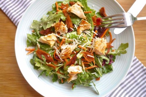 Order  Ensalada Caesar con Pollo food online from Shorty's Bar-b-q store, Doral on bringmethat.com