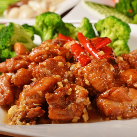 Order General Tso's Chicken food online from Panda Chinese Restaurant store, Blackshear on bringmethat.com