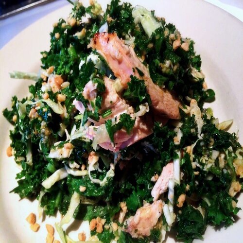 Order EMERALD KALE & ROTISSERIE CHICKEN food online from Bandera store, Chicago on bringmethat.com