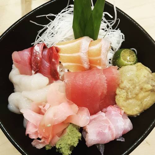 Order Chirashi  food online from Cocoro Restaurant store, Chicago on bringmethat.com