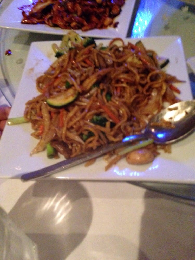 Order Vegetable Lo Mein food online from House of Foong Lin store, Bethesda on bringmethat.com