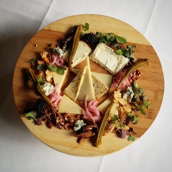 Order THE CHEESE 909 food online from Vin 909 Winecafe store, Annapolis on bringmethat.com