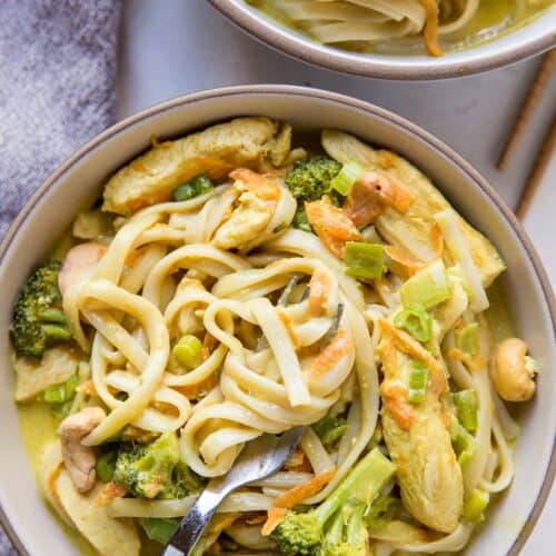 Order Pad Green Curry Noodle food online from Thai Gai Yang Cafe store, Saint Louis on bringmethat.com