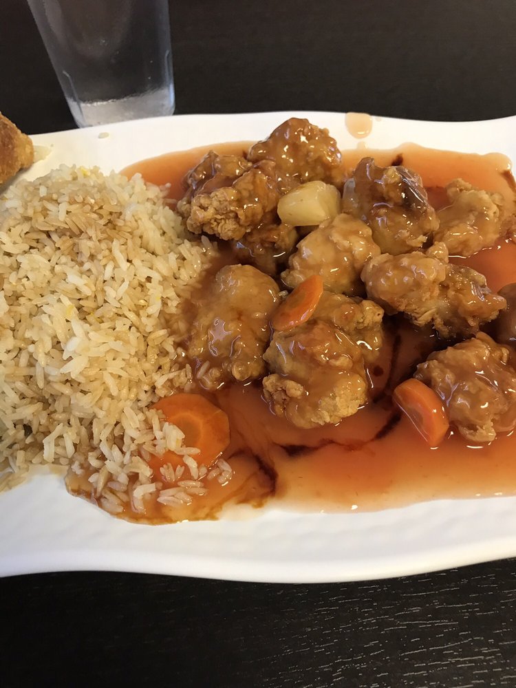 Order 32. Sweet & Sour Chicken food online from Hong Kong Inn Restaurant store, Springfield on bringmethat.com