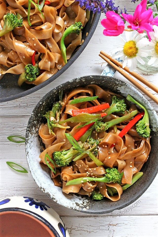 Order Vegetable Chow Foon food online from China Shanghai Chinese Restaurant store, Fairfax on bringmethat.com