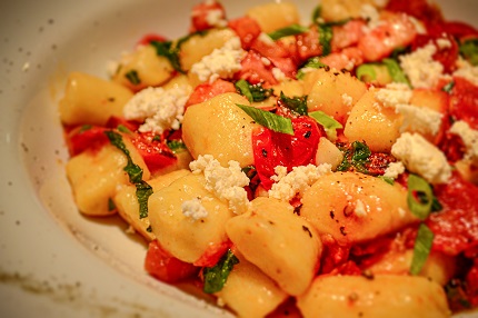 Order Tortellini Pomodoro food online from Trattoria Giuseppe store, Newtown Square on bringmethat.com