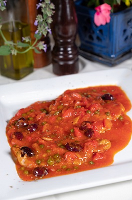 Order Veal or Chicken Pizzaiola food online from Trattoria Giuseppe store, Newtown Square on bringmethat.com