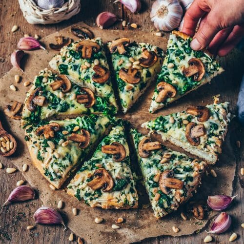 Order Spinach Pizza food online from La Piazza Pizza & Italian Restaurant store, Grasonville on bringmethat.com
