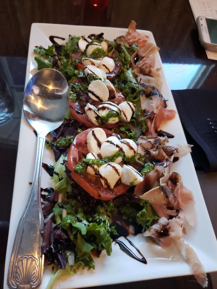 Order Classic Tomato & Mozzarella food online from Copper Bottom An American Grill & Bar store, Florida on bringmethat.com