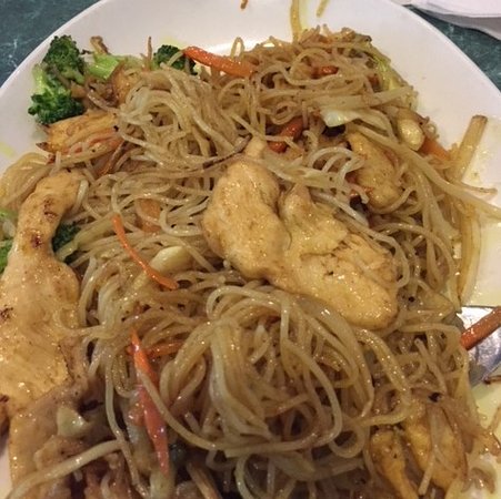 Order Chicken Chow Mei Fun food online from Chinatown restaurant torrington Connecticut store, Torrington on bringmethat.com