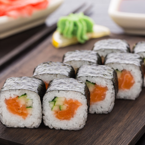 Order R31. Spicy Crunch Salmon Roll  food online from Peking Tokyo store, Lebanon on bringmethat.com