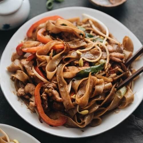 Order Shanghai  Style Rice Noodles with Chicken food online from Peking Tokyo store, Lebanon on bringmethat.com