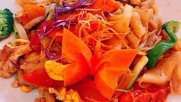 Order 28. Drunken Noodle food online from Ruan Thai Cuisine store, Hilton Head Island on bringmethat.com