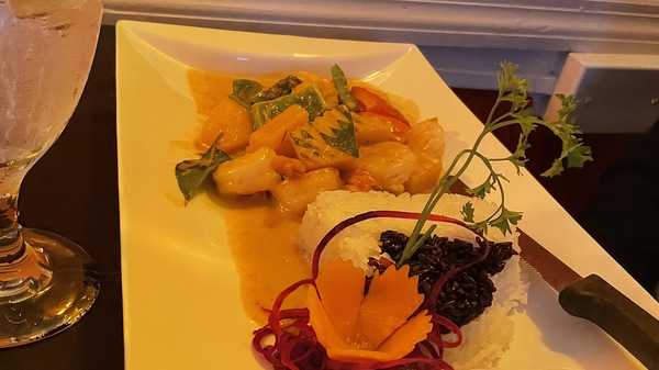 Order U. Pumpkin Curry Shrimp food online from Ruan Thai Cuisine store, Hilton Head Island on bringmethat.com