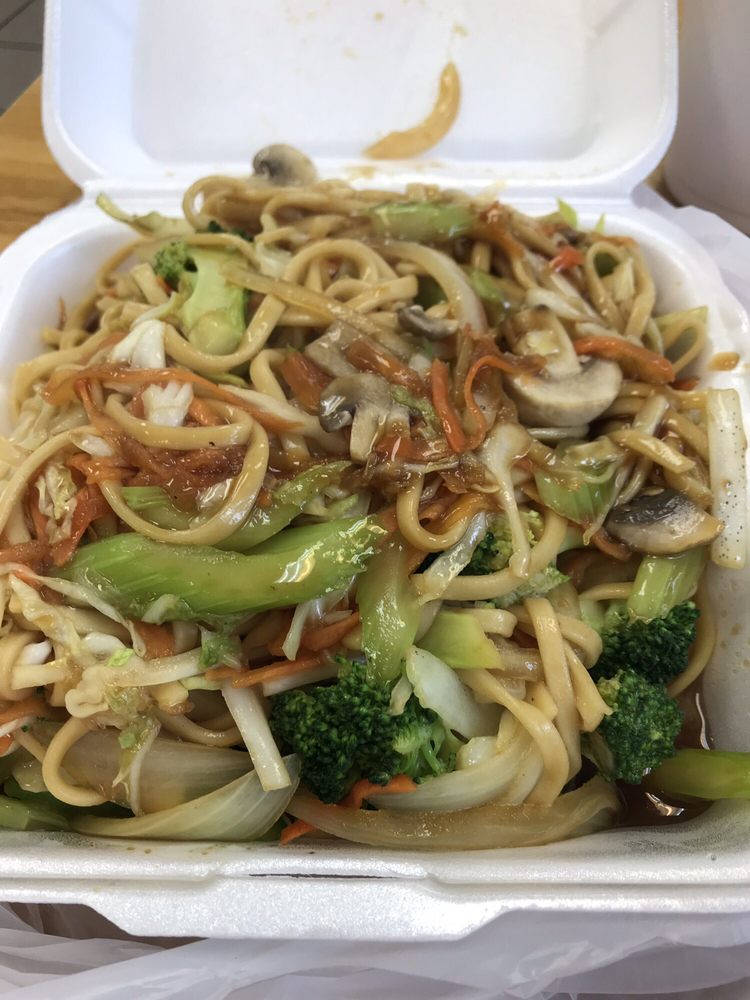Order 31.  Vegetable Lo Mein Noodles/Rice Noodles food online from The Egg Roll Chen store, Columbia on bringmethat.com