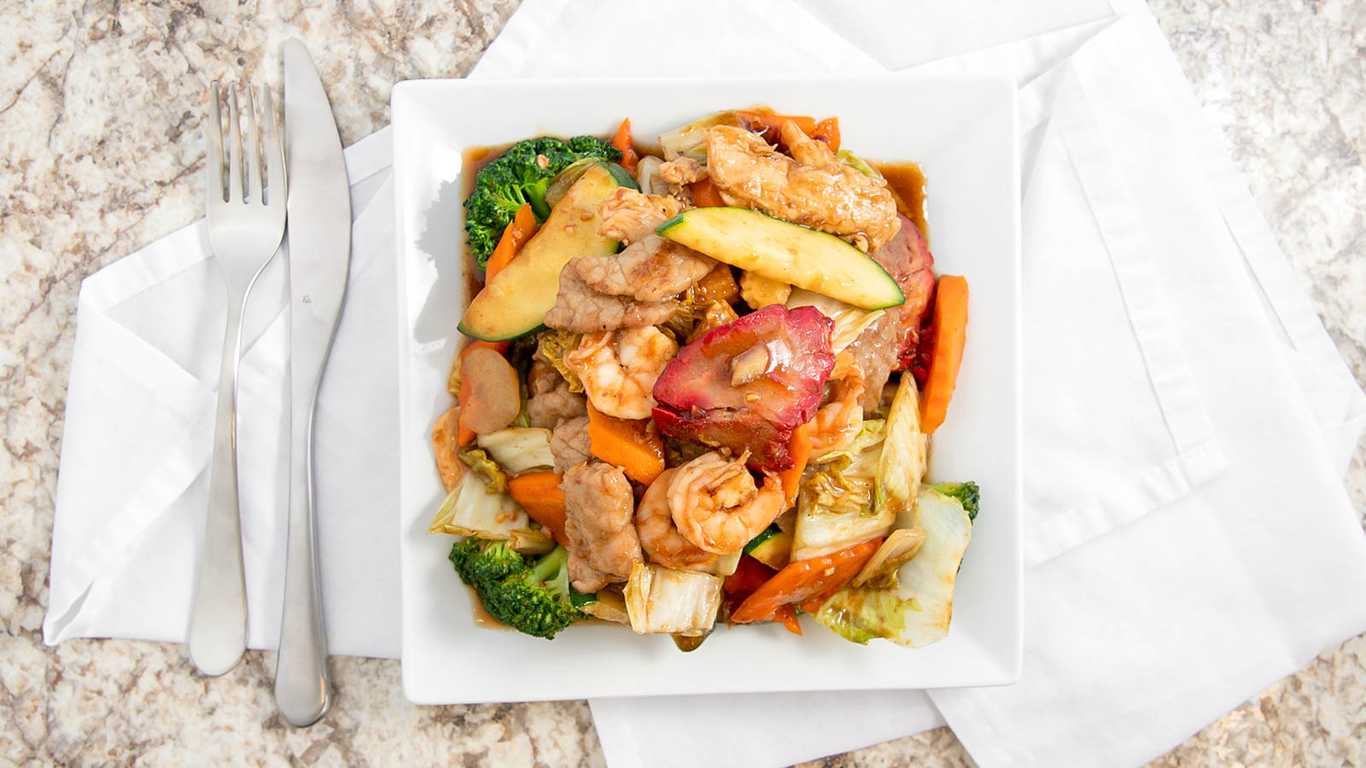 Order Royal Special food online from Wok-King Cafe Inc store, West Jordan on bringmethat.com