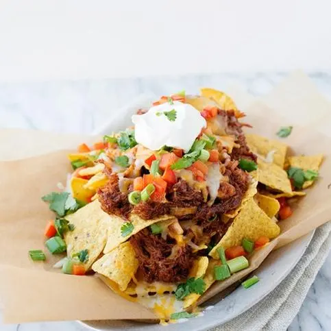 Order Grande Nachos Box - Shredded Chicken food online from Taco Bell store, Starkville on bringmethat.com