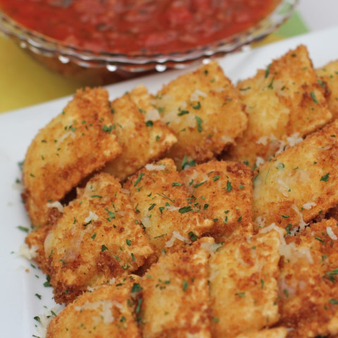 Order Fried Ravioli food online from Renzo's Boca Raton store, Boca Raton on bringmethat.com