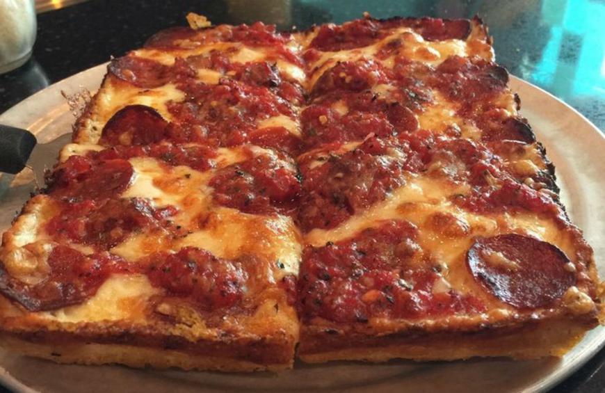 Order Renzo's Deluxe Sicilian Pan Pizza food online from Renzo's Boca Raton store, Boca Raton on bringmethat.com