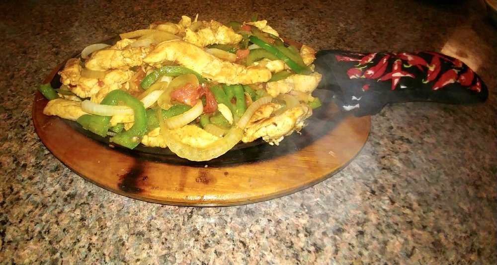 Order Fajitas Chicken Sizzling Fajitas food online from Guacamole's Mexican Restaurant store, Clarksville on bringmethat.com