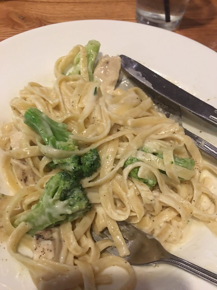 Order Fettuccine Alfredo With Chicken Broccoli food online from Giordano's store, Chicago on bringmethat.com
