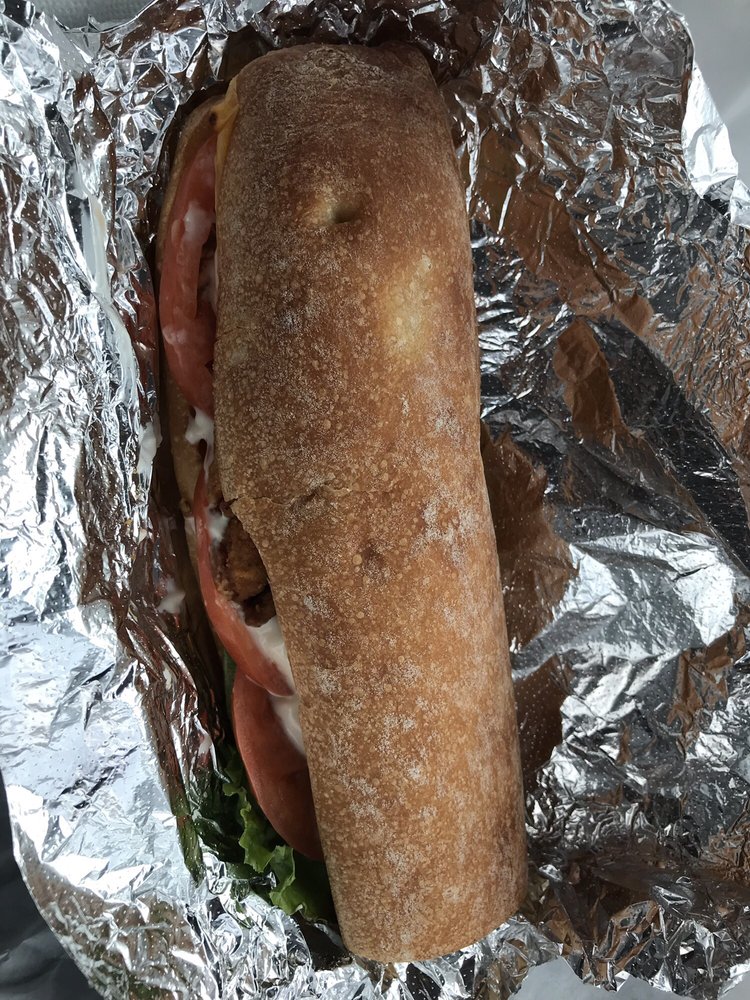Order Crispy Chicken Sandwich food online from Avanti's Ristorante - East Peoria store, East Peoria on bringmethat.com
