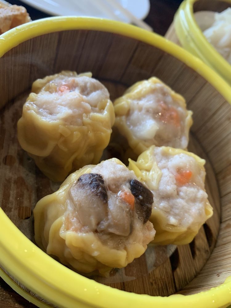 Order D1. Winsor Juicy Pork Dumplings  food online from Winsor Dim Sum Cafe & Bar store, Quincy on bringmethat.com
