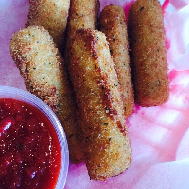 Order Mozzarella Sticks food online from Stella's Pizzeria store, Boca Raton on bringmethat.com