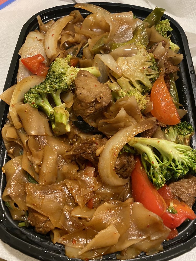 Order Drunken Noodles food online from Coconut Thai Edina store, Edina on bringmethat.com