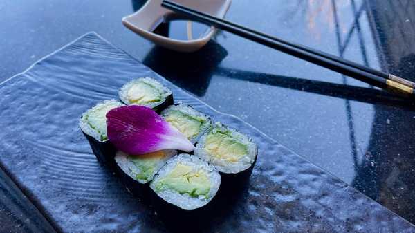 Order Avocado Roll food online from Sweet Ginger Asian Bistro & Sushi store, Denver on bringmethat.com