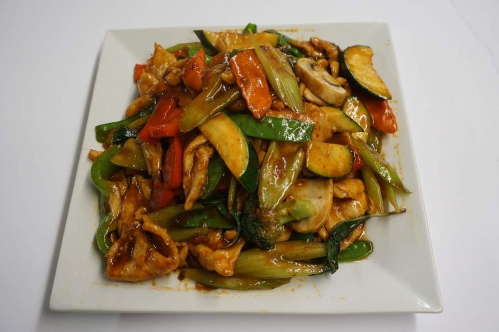 Order CHICKEN WITH MIXED VEG food online from Dragon 88 Restaurant store, Boylston on bringmethat.com
