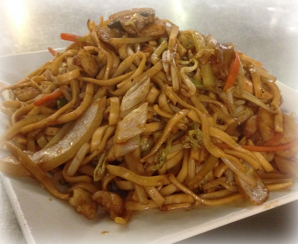 Order CHICKEN LO MEIN food online from Dragon 88 Restaurant store, Boylston on bringmethat.com