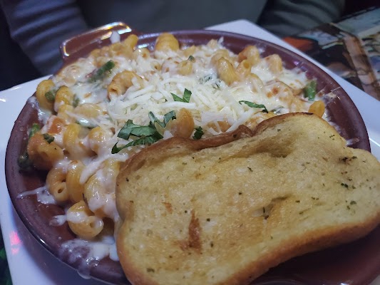 Order Garlic Cheese Bread food online from Ala Roma Pizzeria & Pub store, Fond Du Lac on bringmethat.com