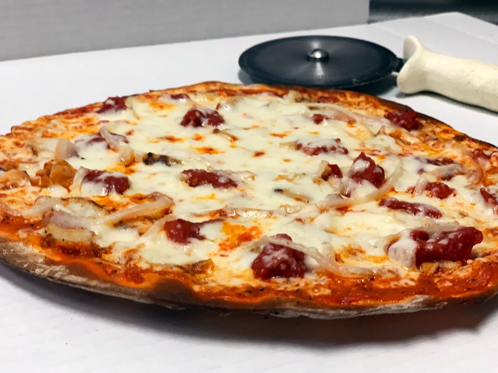 Order Buffalo Chicken Specialty Pizza (10" Small) food online from Pizza Flame - Coon Rapids store, Coon Rapids on bringmethat.com