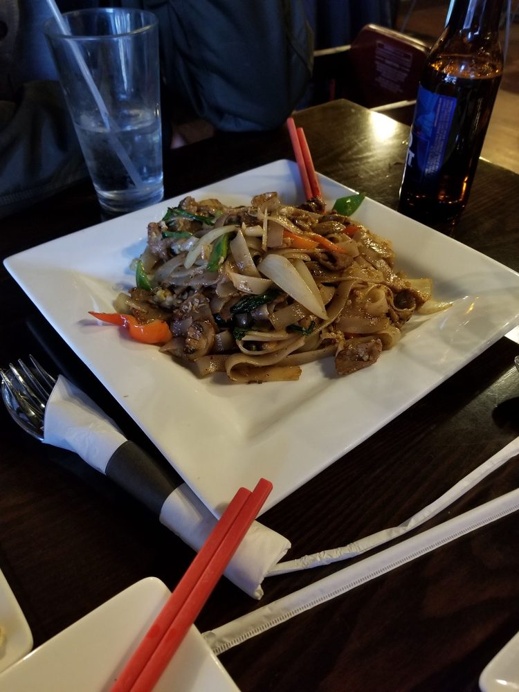 Order Drunken Noodles-Beef or Chicken food online from Mai Thai Restaurant store, Omaha on bringmethat.com