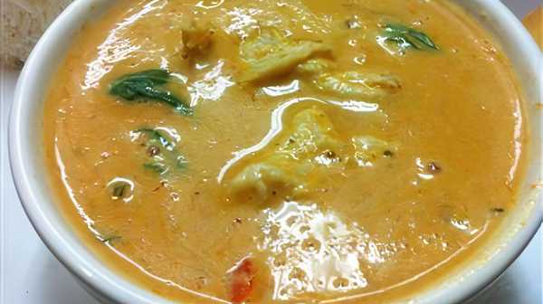 Order E. Panang Curry food online from Krua Thai Family Kitchen store, Seattle on bringmethat.com