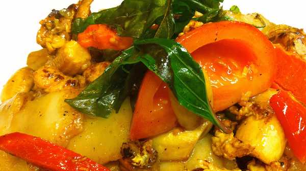 Order Kee Mao Noodles food online from Krua Thai Family Kitchen store, Seattle on bringmethat.com