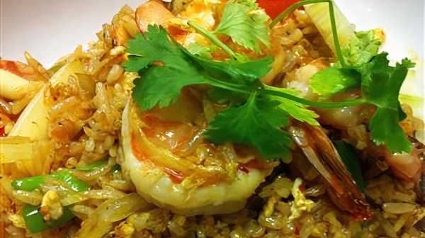 Order Curry Fried Rice food online from Krua Thai Family Kitchen store, Seattle on bringmethat.com