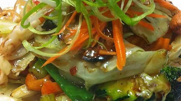 Order Cashew Delight food online from Krua Thai Family Kitchen store, Seattle on bringmethat.com