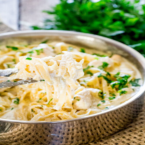 Order Chicken Fettuccini food online from Pietro's No. 2 store, Vacaville on bringmethat.com