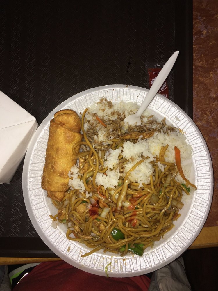 Order D11. Chicken Lo Mein Combo Platter food online from Golden Garden Chinese Restaurant store, Selden on bringmethat.com