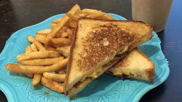 Order Grilled Cheese food online from Dairy Belle Freeze store, Hayward on bringmethat.com