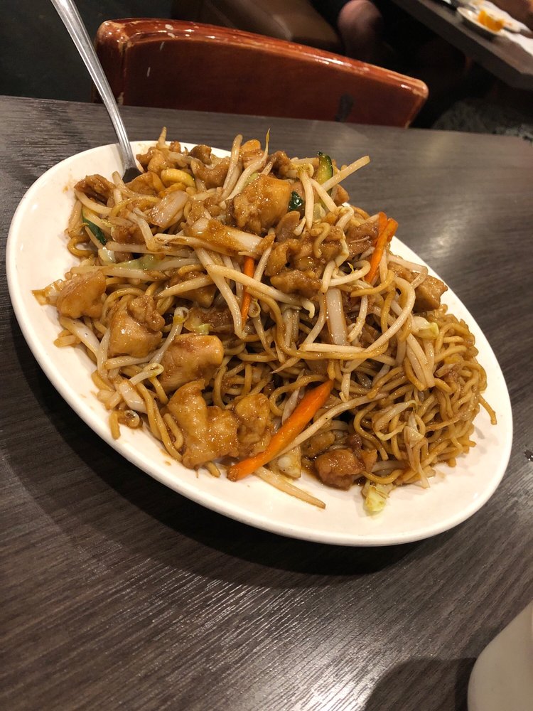 Order Chicken Chow Mein food online from Peking Restaurant store, Downey on bringmethat.com